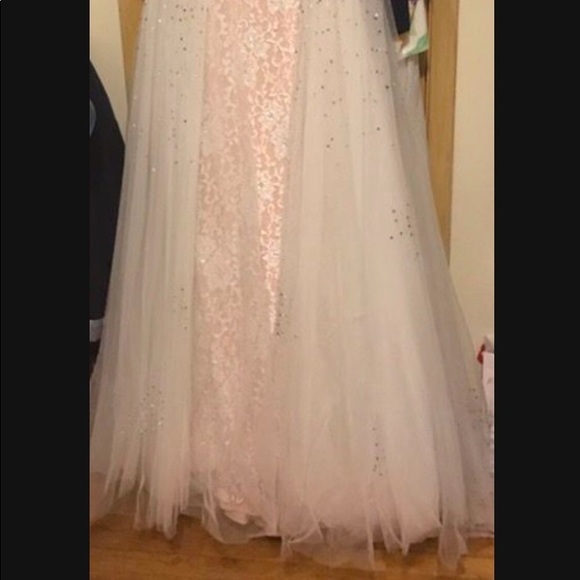 Beautiful ivory gown by Jovani - Picture 8 of 10